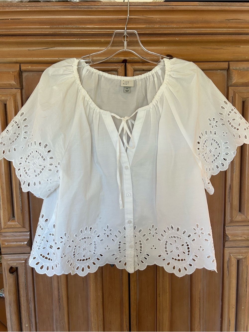 White eyelet lace trim cropped blouse